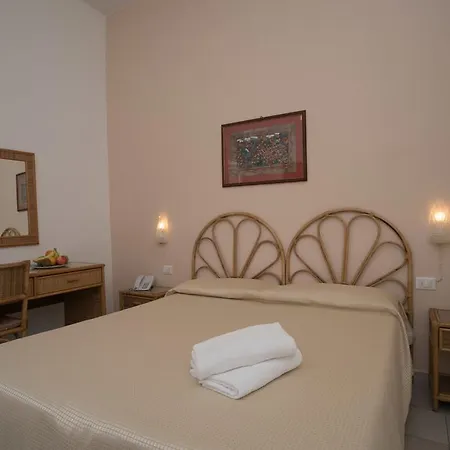 Il Nespolo Hotell 3*